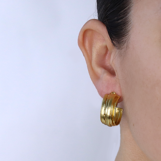 Overlap hoop clip on earring