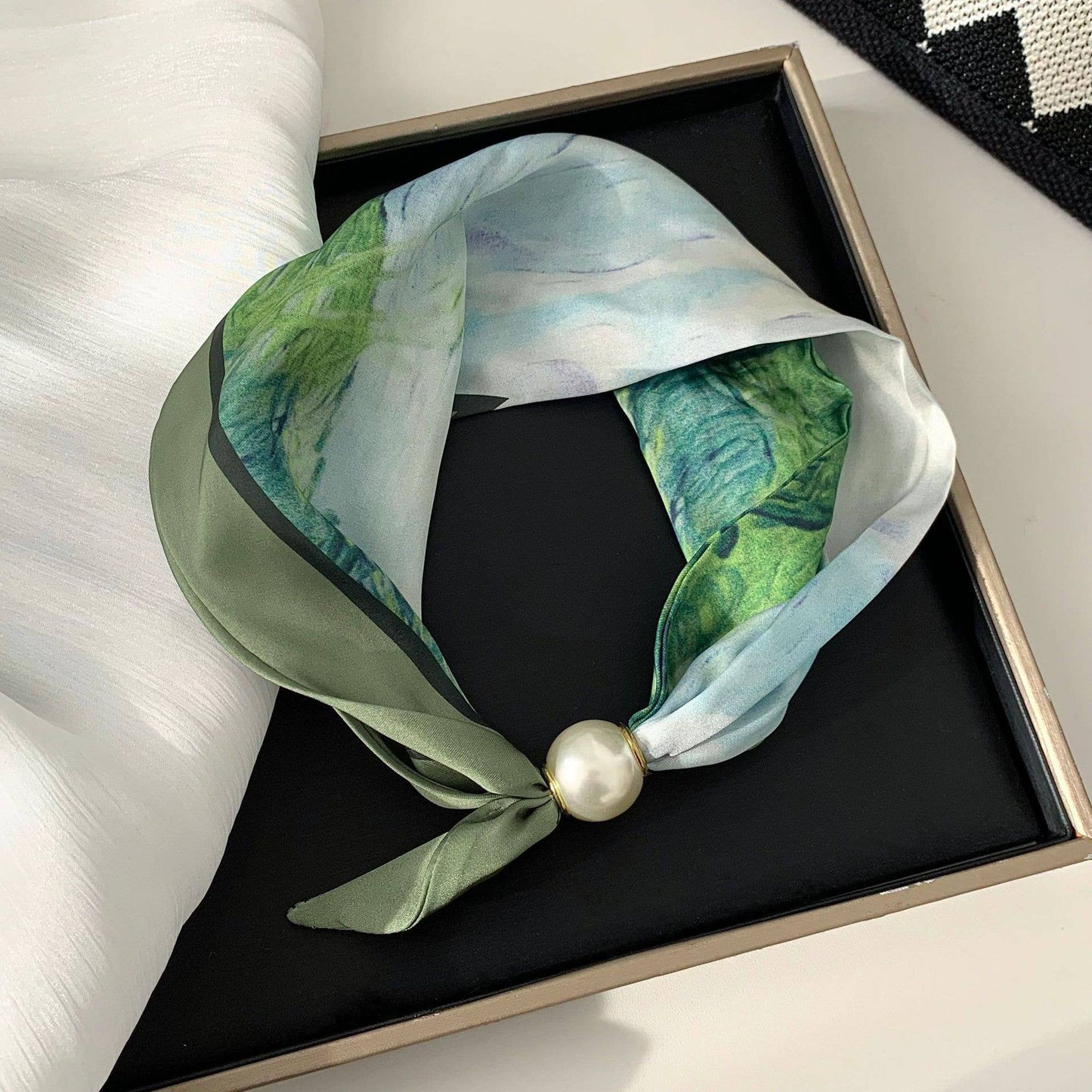Vintage Print Pearl Magnetic Clasp Scarf