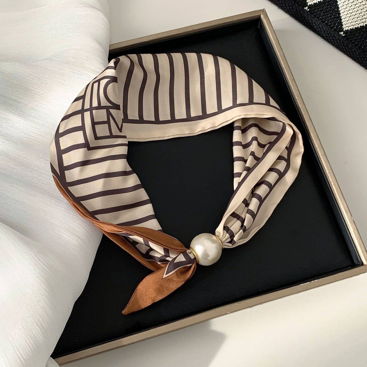 Vintage Print Pearl Magnetic Clasp Scarf
