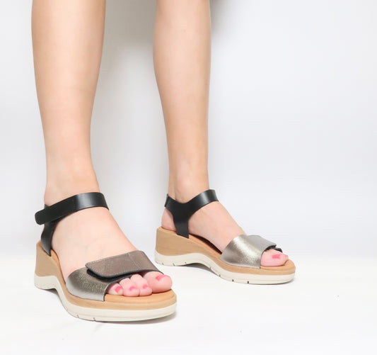 ERIC MICHAEL- Caroline