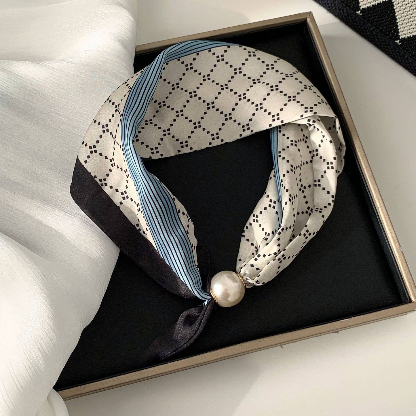 Vintage Print Pearl Magnetic Clasp Scarf