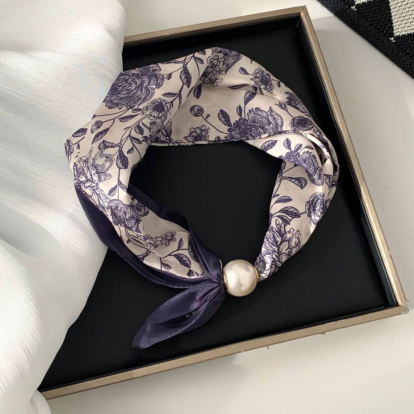 Vintage Print Pearl Magnetic Clasp Scarf